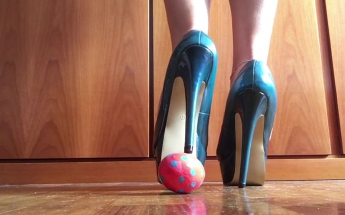Niki studio: Sexy tacones altos aplastando huevo