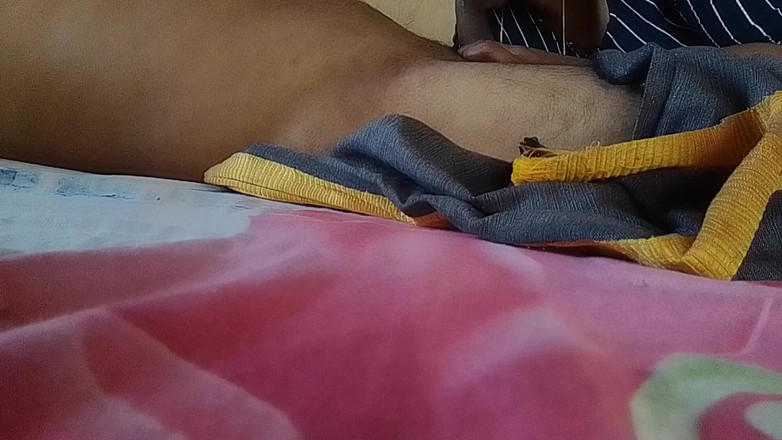 LEGSCOUPLE12: Malajská žena žijící v Tamilské Nadu masíruje manželův penis ústy