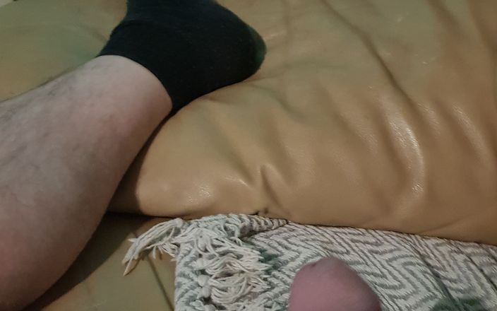 Pellefnatt: मेरा दोस्त बिस्तर में अपने छोटे लंड के साथ खेल रहा है वह इसके साथ खेलना पसंद करता है इससे पहले कि मैं इसे मेरी चूत में चखूं