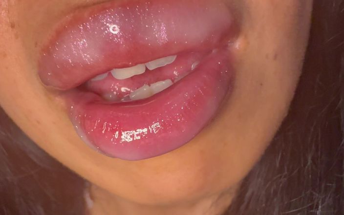 Asmr_mouth: Lipgloss yang menegangkan saat aku ciuman