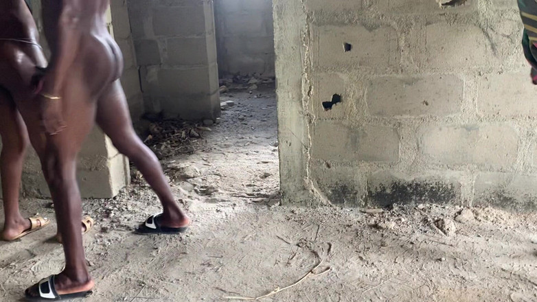 Pretty Pussy Studio: Il mio ex mi sorprende in un edificio noncompiuto con...