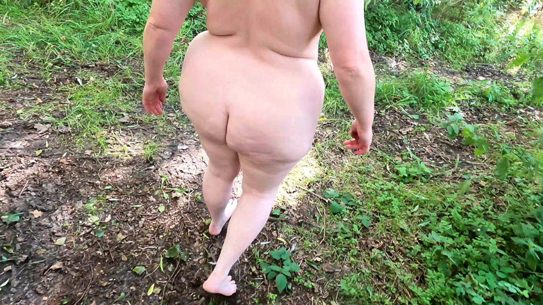 Bouncy Tits Action: Completa menina nua - socos quentes nos peitos