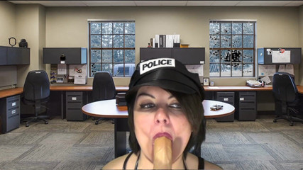 Sexy Milf: Polițistă suge pula arestatului