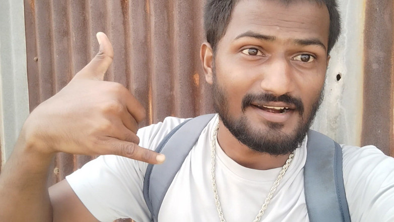KUMBHA MANOJ KUMAR: Rijke Baffalos met koeienspeeltje