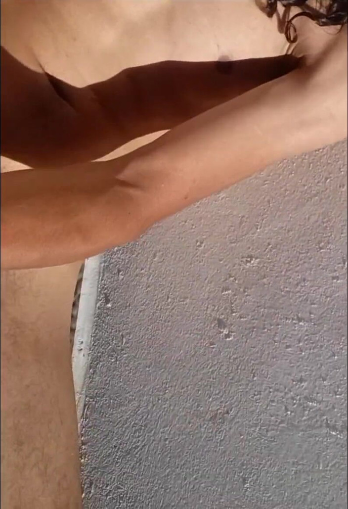 Nakedfer: Güneşlenme