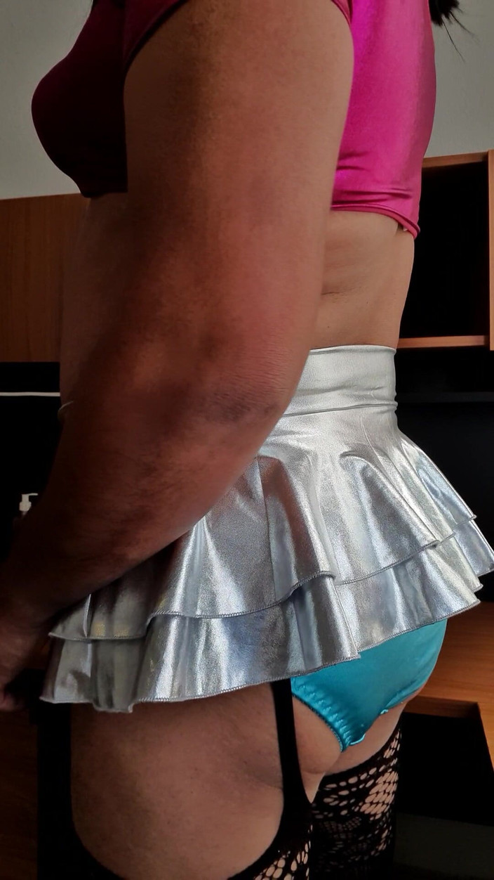Sexy shinny clothes: Dokuczanie w kombinezonie maminsynek cheerleaderka