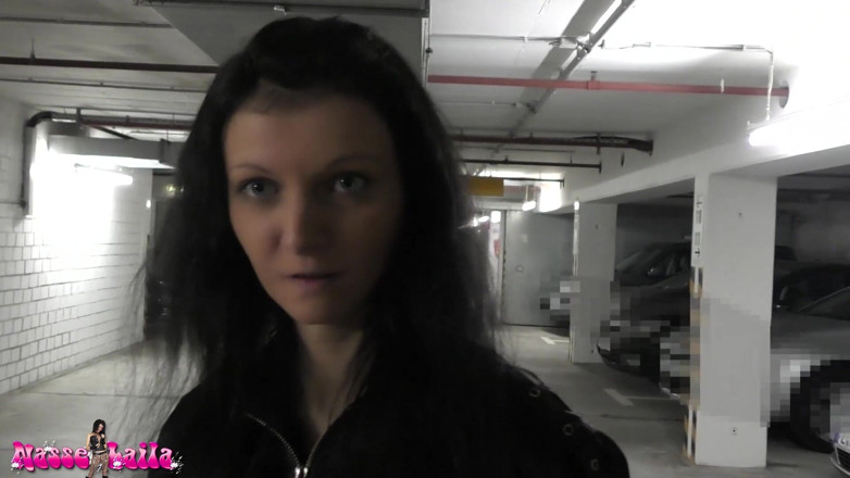 Laila Banx: Na rampie parkingowej połknął głębokie gardło!