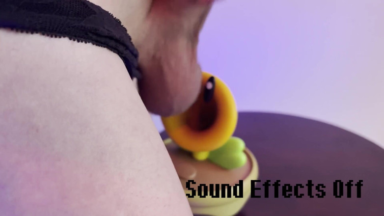 Ryley Rails: Heißer klebstoff bedeckende spielzeugfigur mit sperma