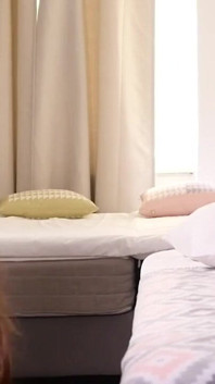 Con đĩ thời trang lưỡi hoang dã thổi kèn - góc quay thứ 2