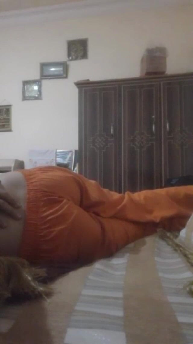 Sapnashah007: Pakistanisches Pathanisches Mädchen in Orange Shalwar Zeigt Ihren Arsch