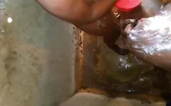 BERCINTA DENGAN PRIA GERBANG DI TOILET