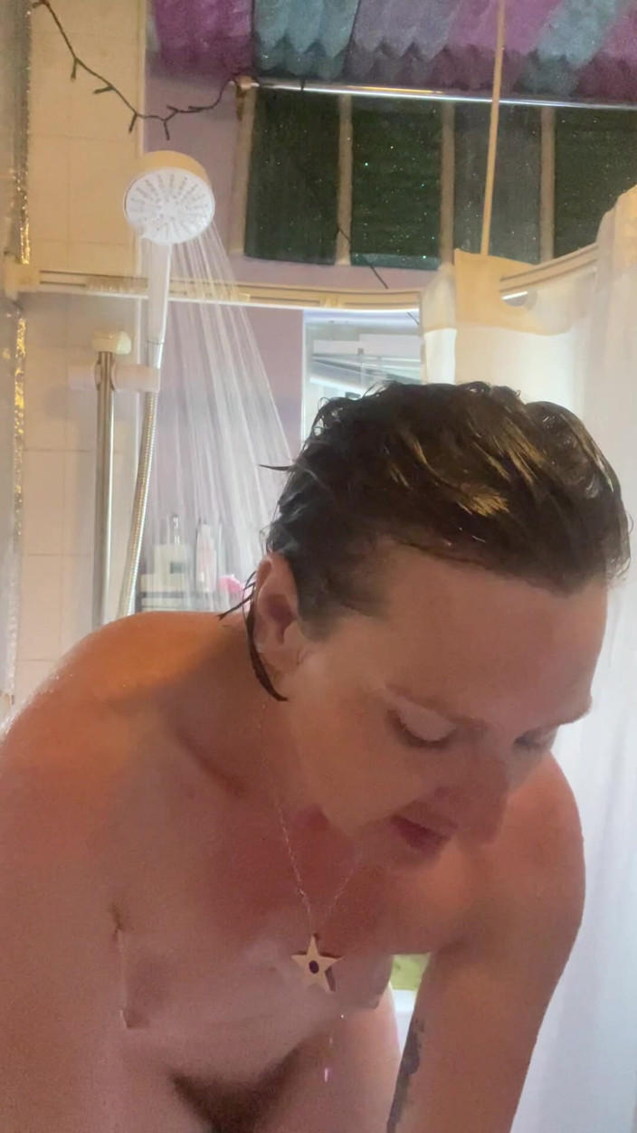 MistressWriggler: Hot MILF with Perfect Tits Showers and Chats Away to...