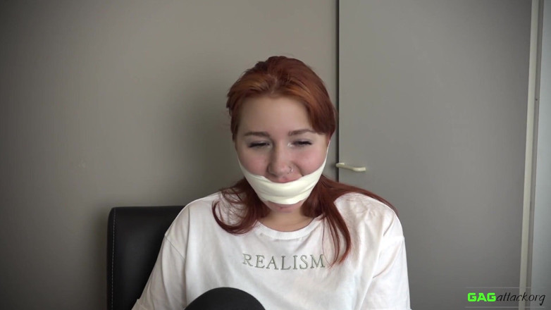 Gag Attack: Red Foxy - mikrofoam kaseti ağzı tıkalı