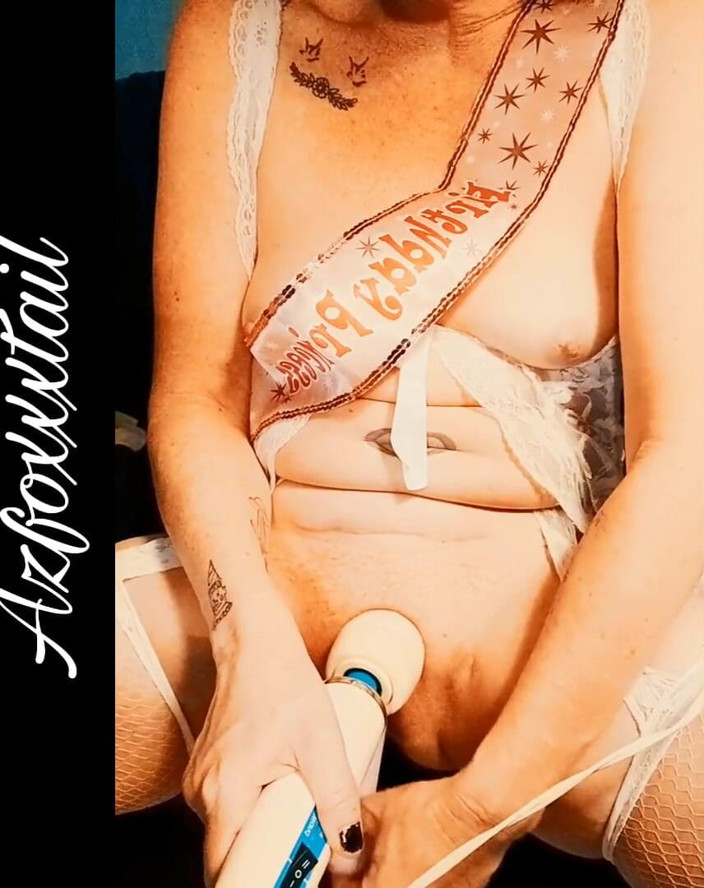 AzFoxxxTailPhelicia: Birthday-playtime 5 with cumshot