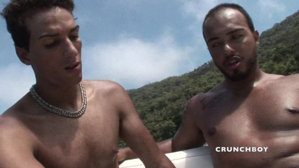 Interracial Bareback Channel: Prosty latynoski rucha się na surowo w łodzi na morzu exhib