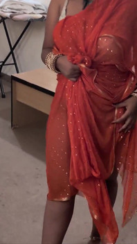 Curvy Brown Ass Bhabhi in Saree