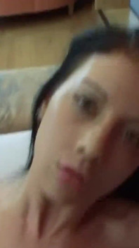 Seksi iç çamaşırlı güzel hatun bakış açısıyla büyük yarağa biniyor