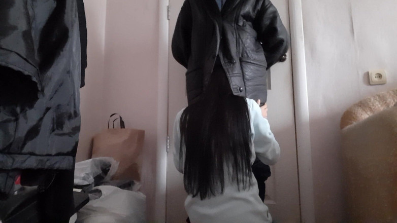 Lesbian-candys: Jag kommer snabbt i min grannes mun eftersom hennes man...