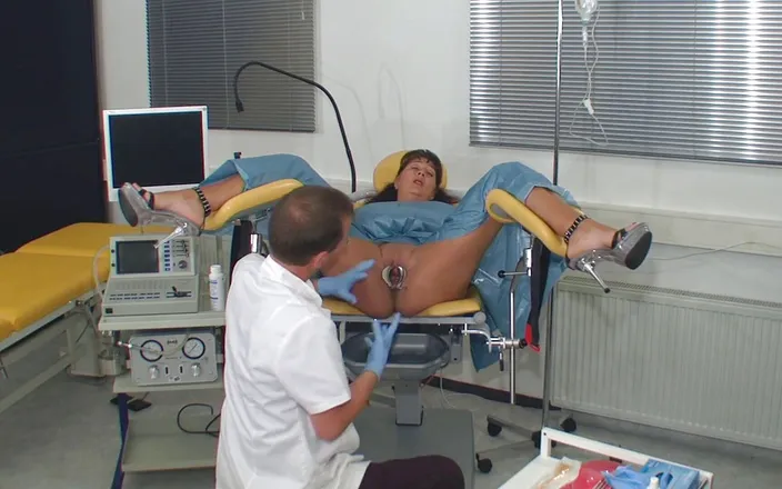 Rubber & Clinic Studio - 1ATOYS: Speculum and bladder enema