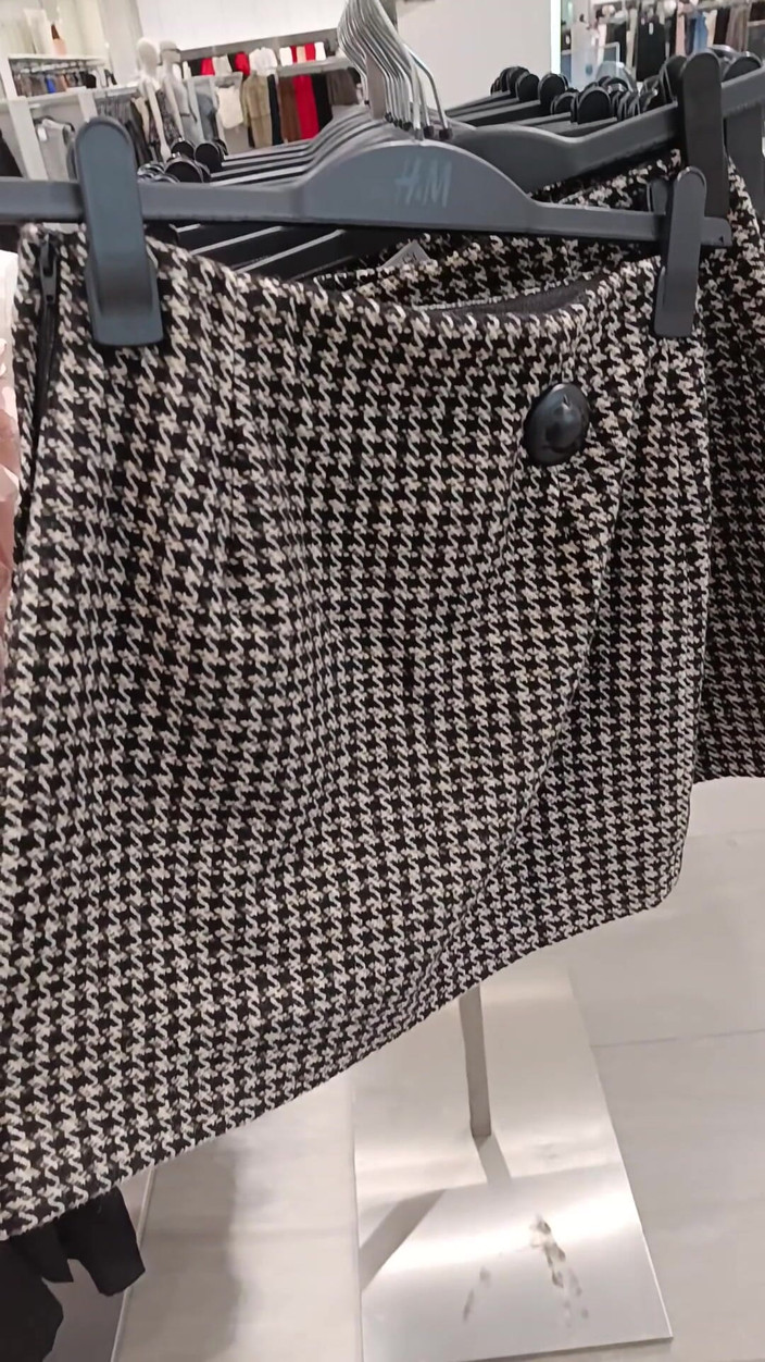 Kinky Lyrical: Feet in Sandals in Mall (i Found the Perfect Skirt)