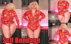 Arya Grander: Self bondage blonďatá milfka