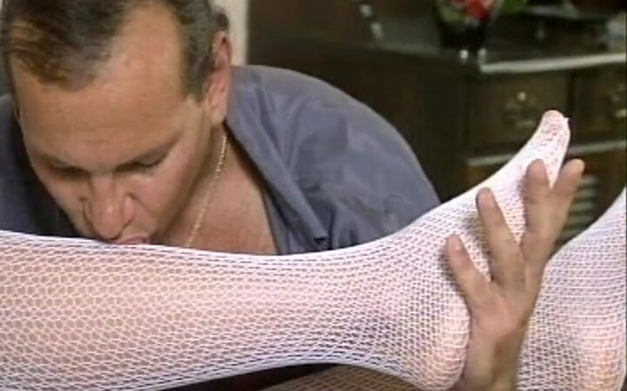 Vintage Lust: Người phụ nữ dâm đãng thích làm tình với hàng xóm 4