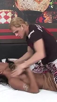 Adelaide novaes si cewek dominan kulit hitam lagi asik ngentot sama cowok dominan kulit putih