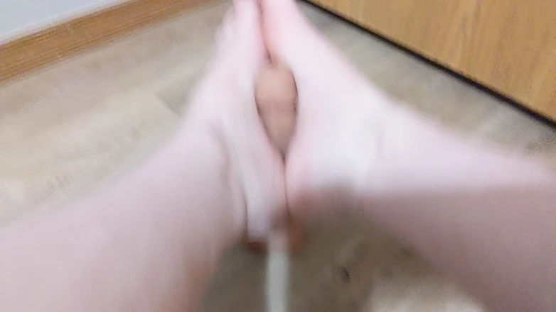 Sin Spice by Sophia Sinclair and Jasper Spice: Menggoda kontolmu dengan footjob