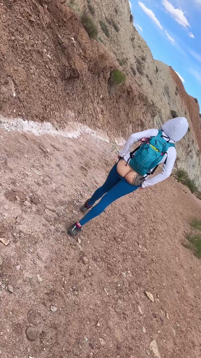 Bigmax8inch: Esibizione in montagna selvaggia - presa in topless sul remoto kirghizistan...