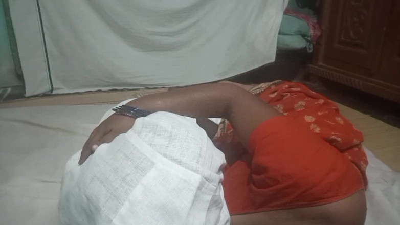 Desi Sathiya: Hintli desi tamil ateşli vücutlu köylü kadın sert sikiliyor