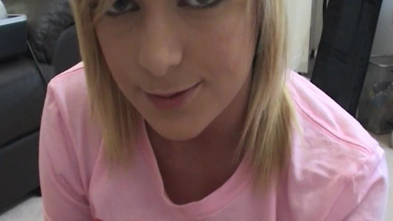 Bangora sluts: Blonde Stuffer Sucks Finger and Shows Pussy Closeup
