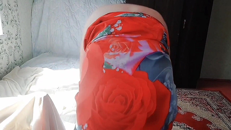 Kitty_Cross: Lelaki Pondan yang luar biasa menunjukkan kaki dalam seluar ketat...