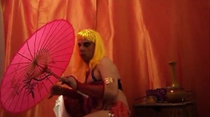 Dildo Man and Cross Hard Sex: Très habillée en orient, je montre mon cul merveilleux, PAS...