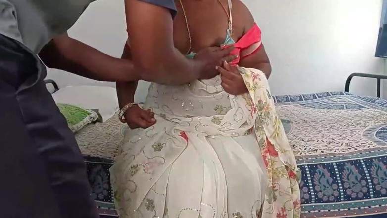 Luxmi Wife: Üvey oğul üvey anne beyaz sari ile sikişiyor - bölüm 2