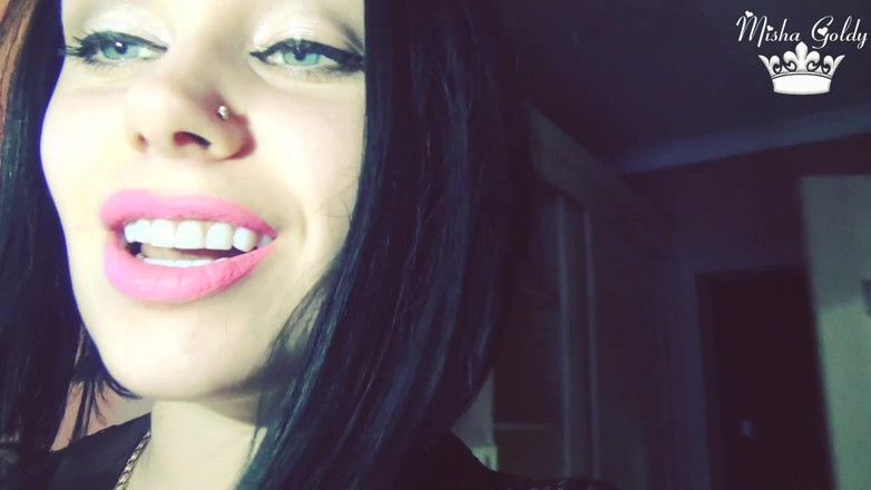 Goddess Misha Goldy: Neon růžová rtěnka