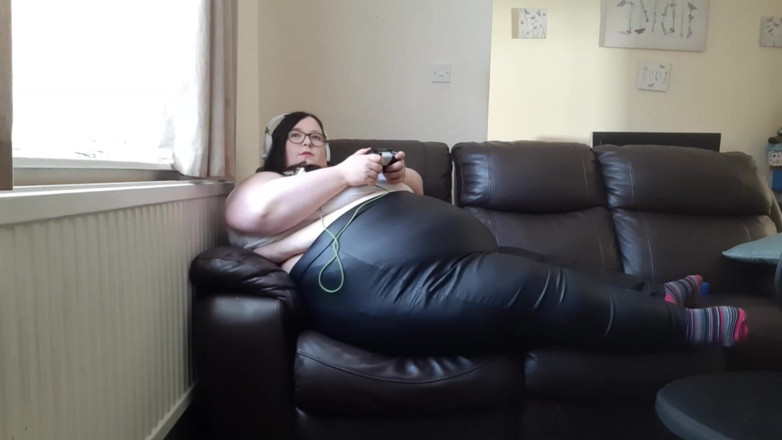 SSBBWLadyBrads: BBW SSBBW new leather pants and gaming video
