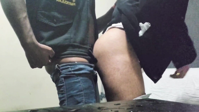 TheBlacKHunterr: Охранник и его утка прячутся