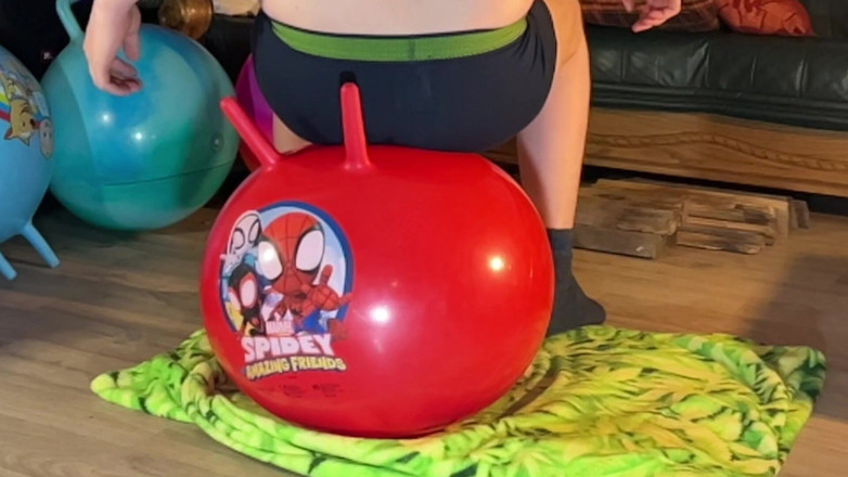 BeachBallsDuo: Poskakování na červeném hopperballu - non pop 