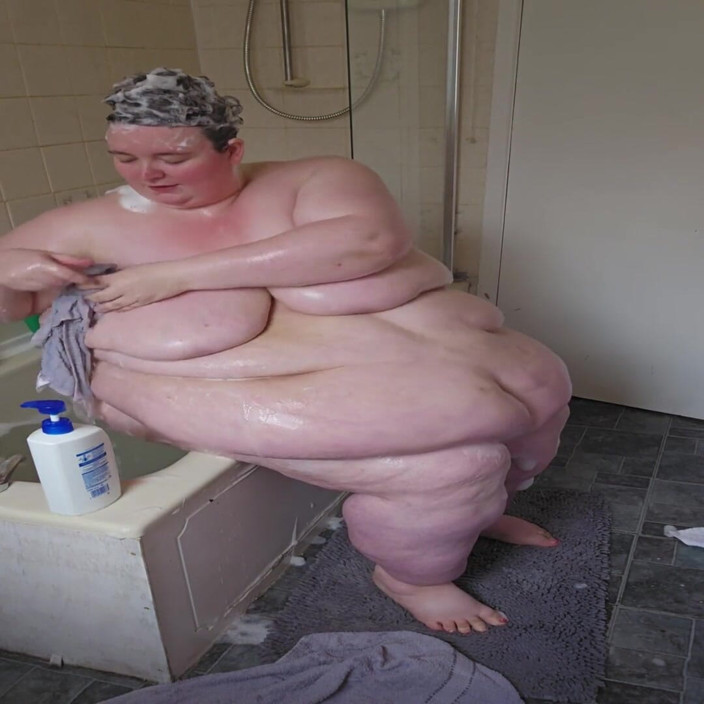 SSBBWLadyBrads: SSBBW nelze koupat část 2 v koupelně