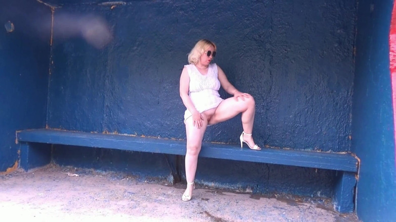 Lady Rose pee pee: Golden Rain 76 - Pee on Bus Stop