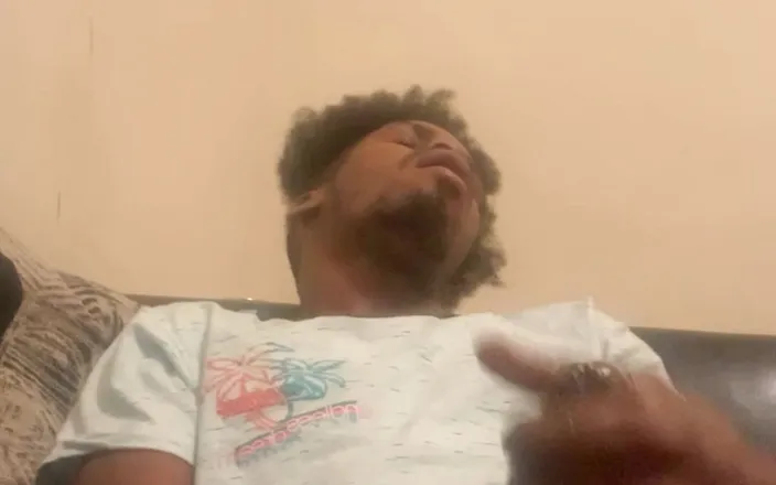 Prettyboy J: 2 handed jerk off