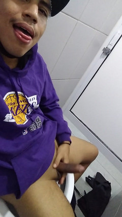 AlexAlejandro13: Pár tahů na veřejných záchodcích