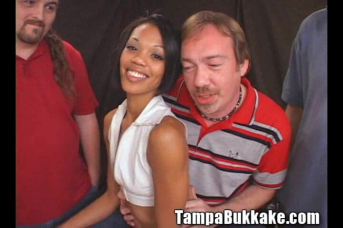 Tampa Bukkake: Asiática Anal half black ho ass fuck por 3 dirty dicks...