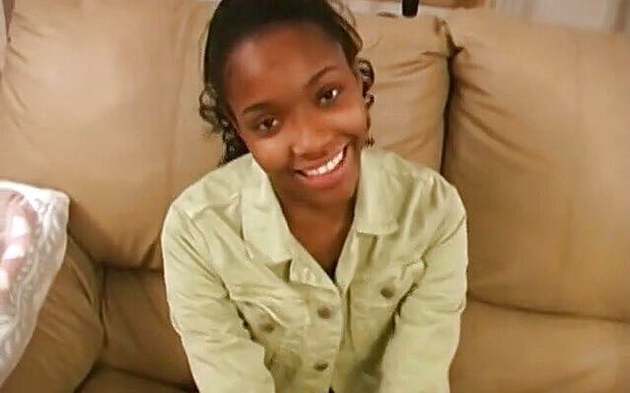 Homegrown Ebony: Cô gái da đen muốn được nổi tiếng