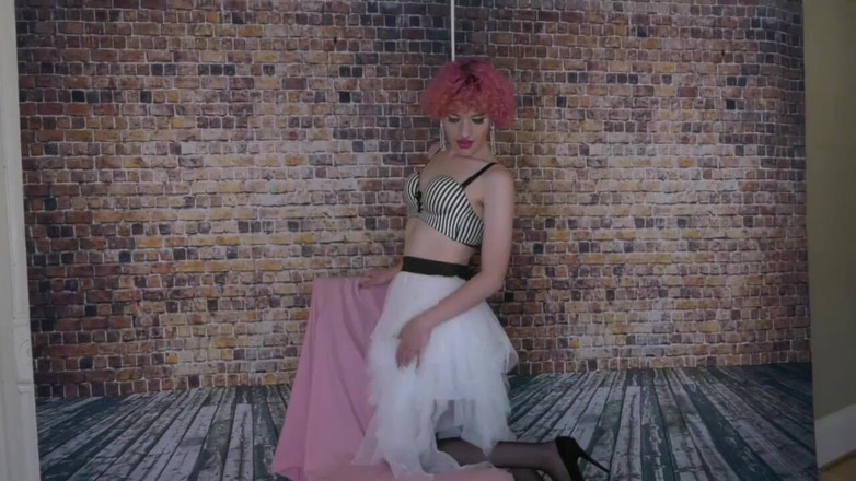 Tia Tizzianni Productions: Serena Gets New Outfit From Daddy &amp; Wants to Repay Him...