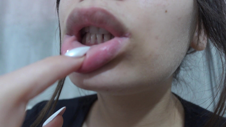 AmayaMori: Moje indická nevlastní sestra má polibek fetiš, neustále posílá polibky...