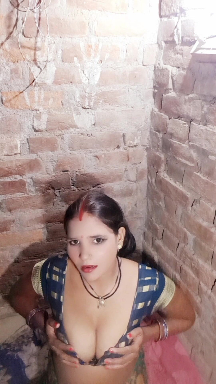 Renudbf: 보지를 핑거링하고 시오후키하는 인도 핫한 시누이(힌디어 오디오)