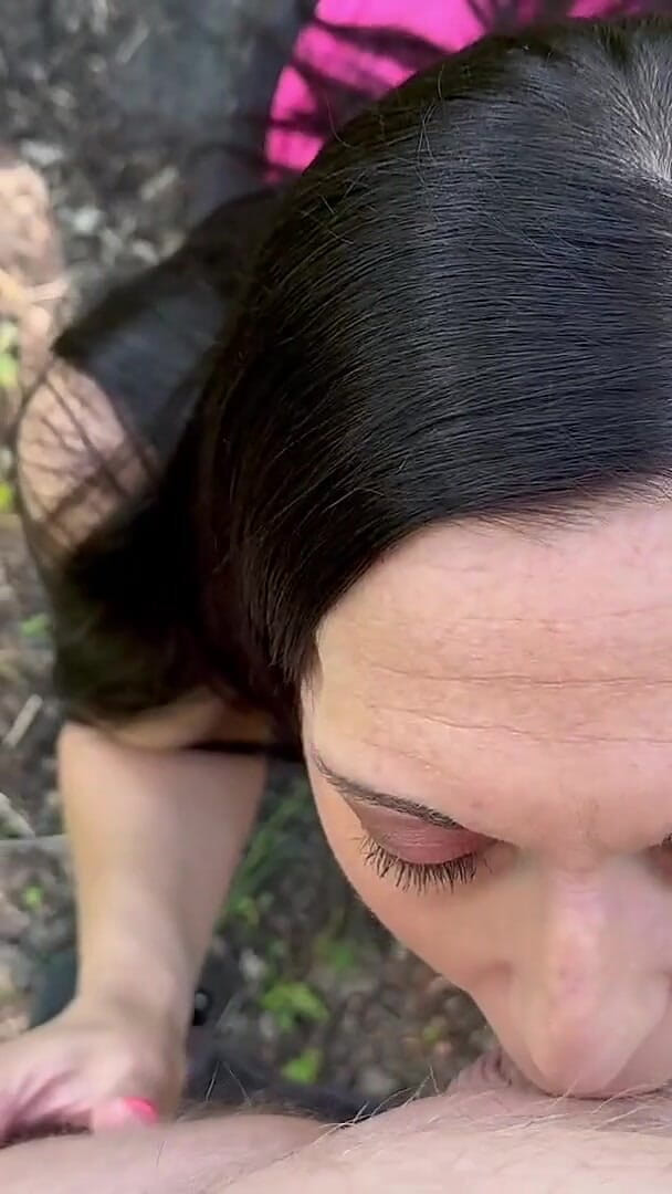 South Side Niki: Sletterige buurvrouw - pijpbeurt met cumshot