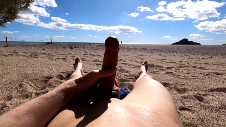 outdoor-fun: Outdoor Jerking at the Public Beach