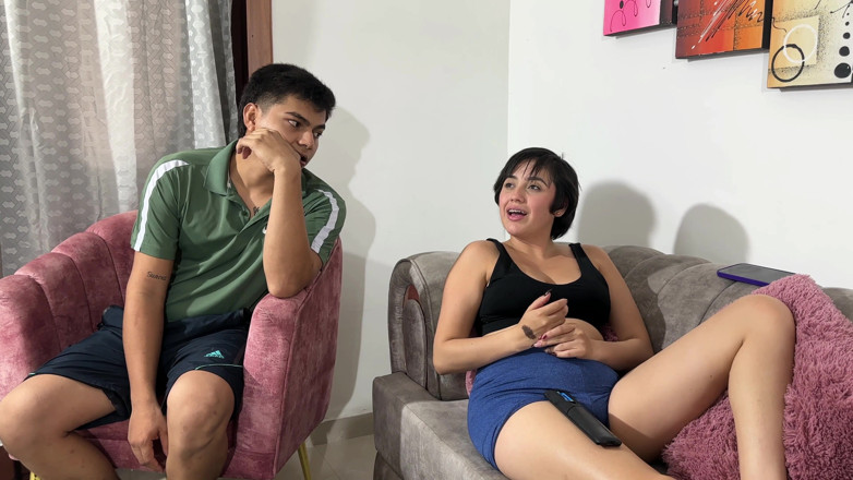 ManuelaAlvarez: Bạn tôi gọi cho tôi nói rằng anh trai kế...
